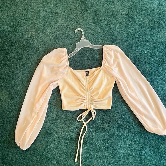 Peasant style long sleeved crop top - Picture 3 of 5